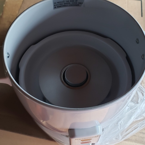 BRENTWOOD TS-700S Rice Cooker (4 cup) with Steamer - Picture 6 of 8